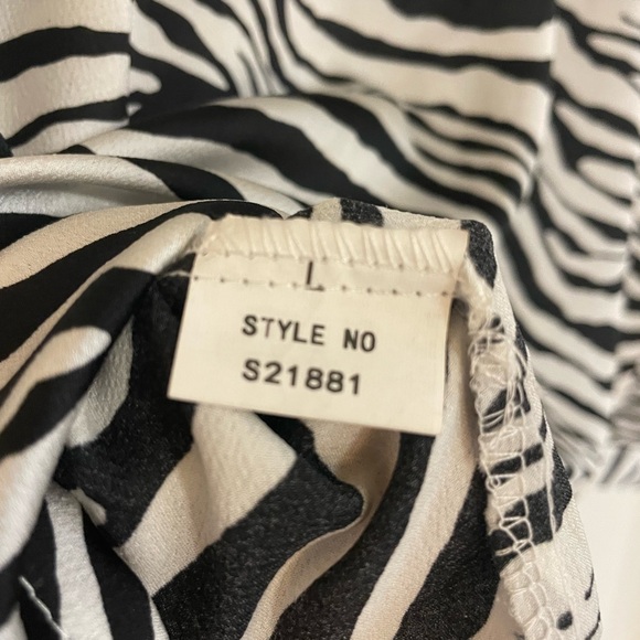 Solution Black and White Zebra Print Button Down Blouse L - Picture 5 of 6